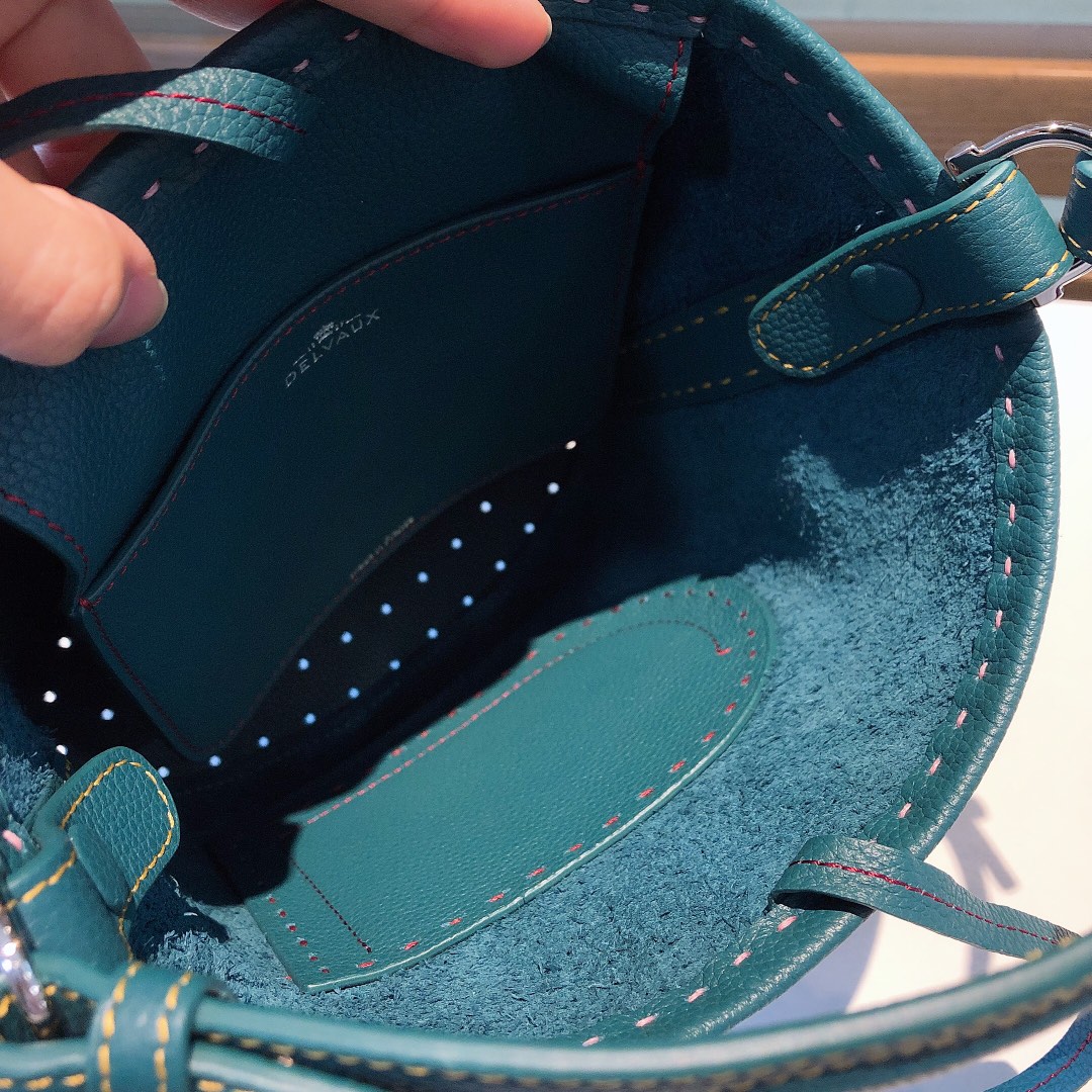 델보 팽 미니 버킷 크로스백